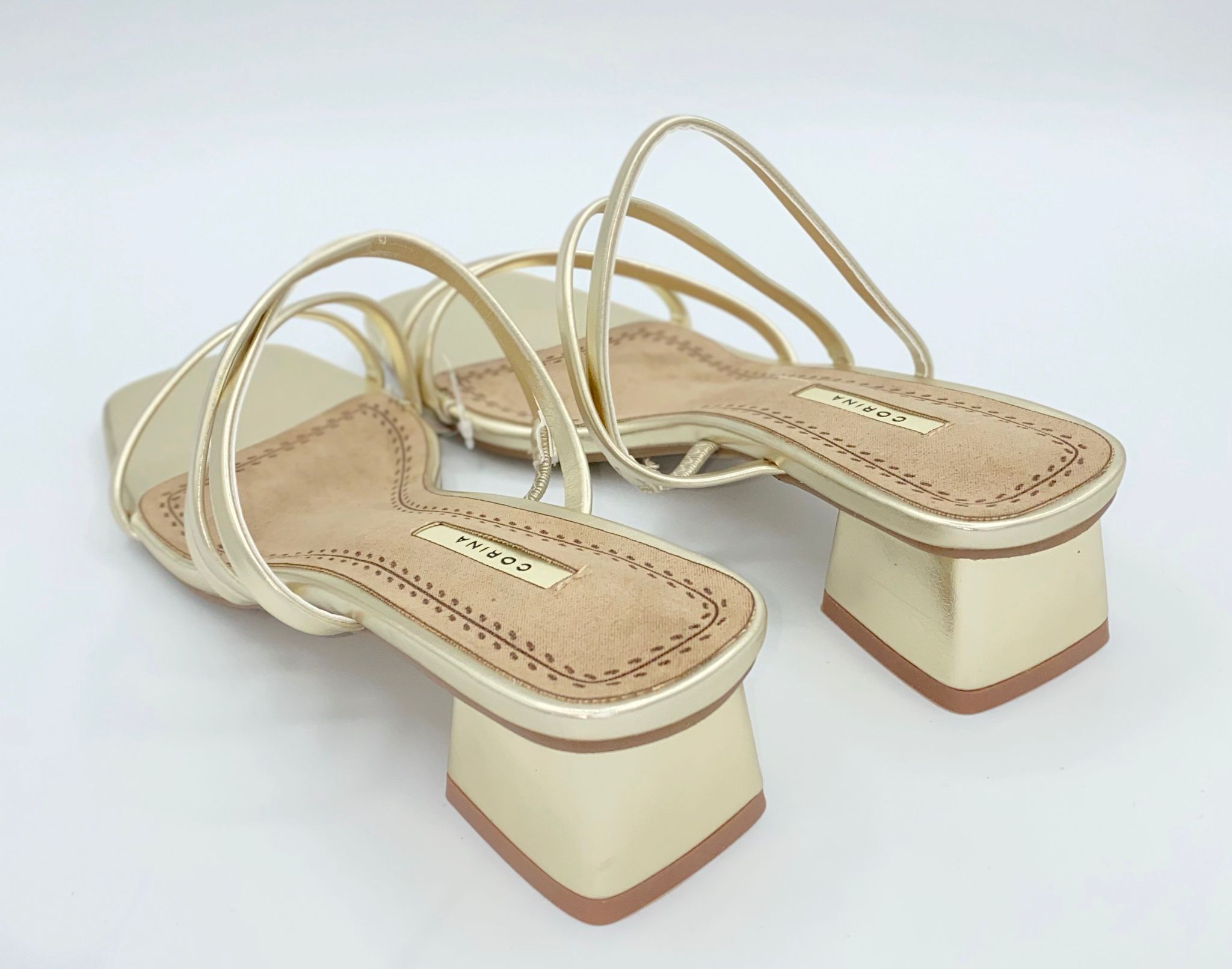 SANDALIA BAJA TIRAS DORADA - Dress Code Shop
