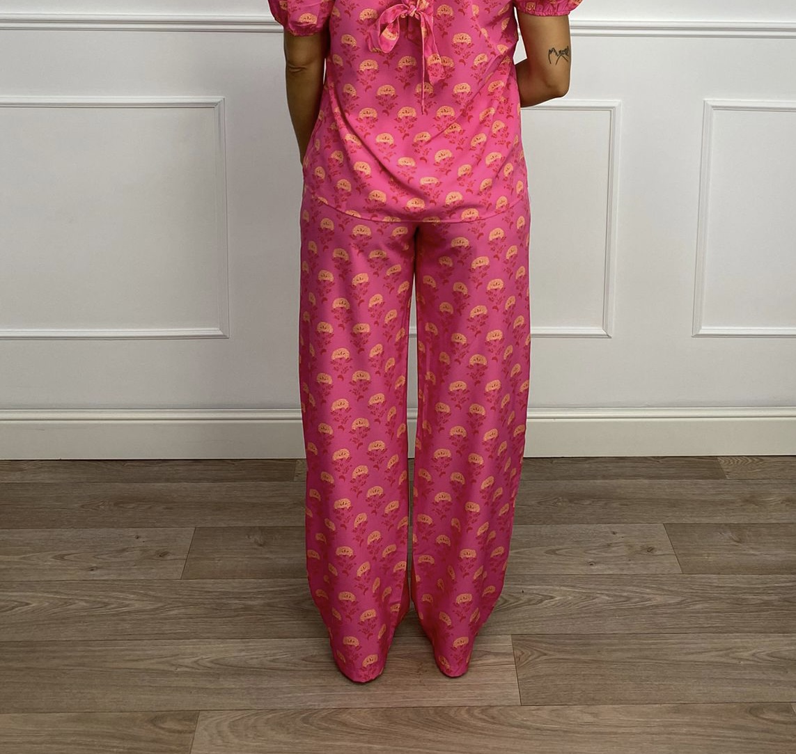 PANTALÓN ROSA ESTAMPADO RECTO 2