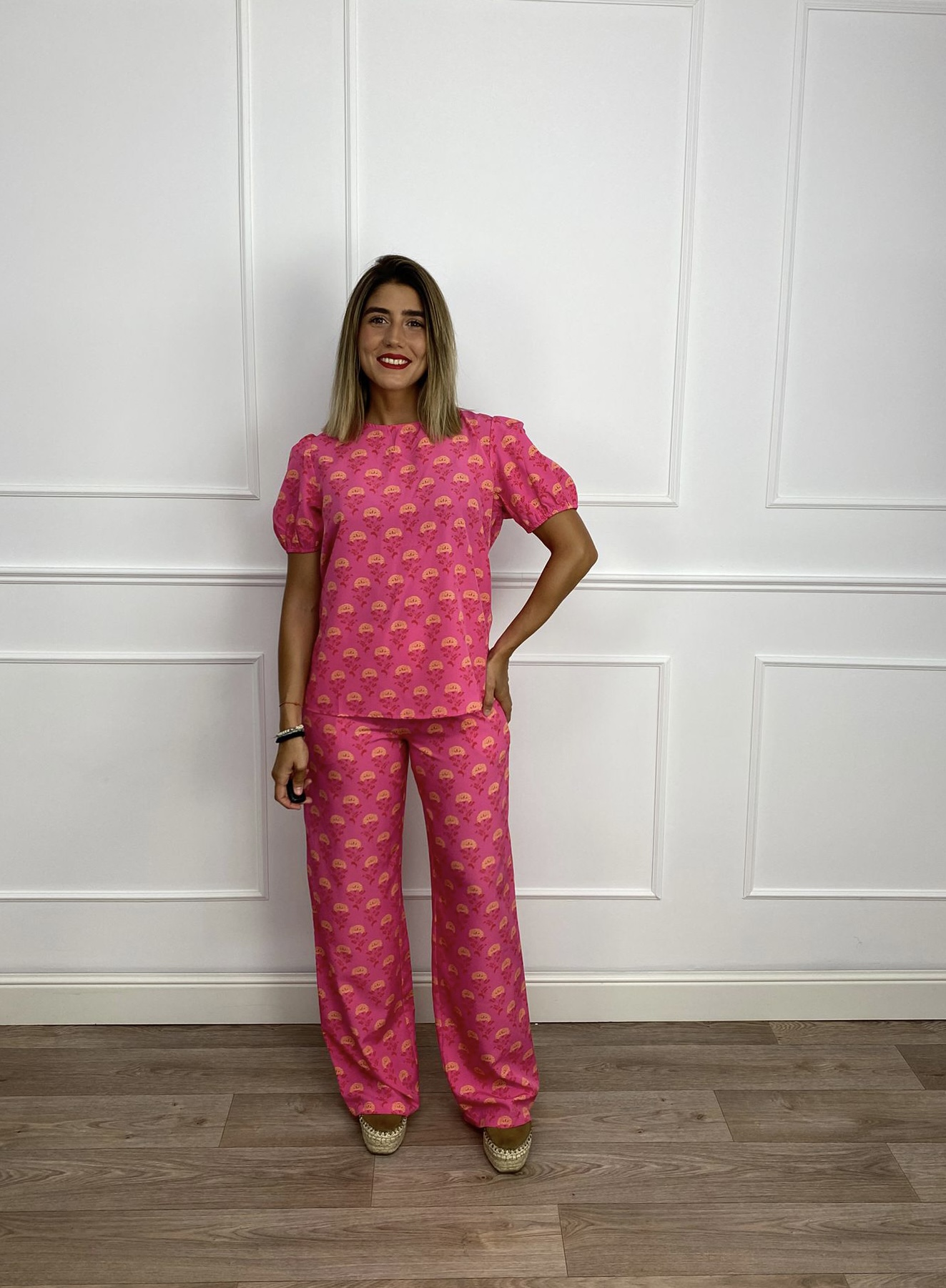 PANTALÓN ROSA ESTAMPADO RECTO 1