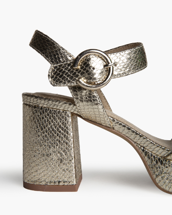 SANDALIA TACÓN ANCHO DORADA 3